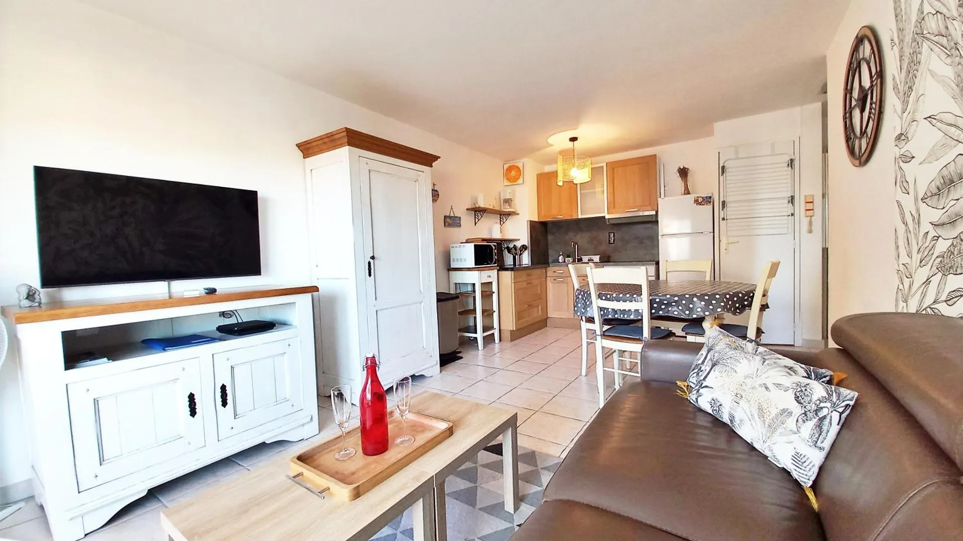 Apartment Caresse D'Azur - Classe 2 Etoiles Frejus