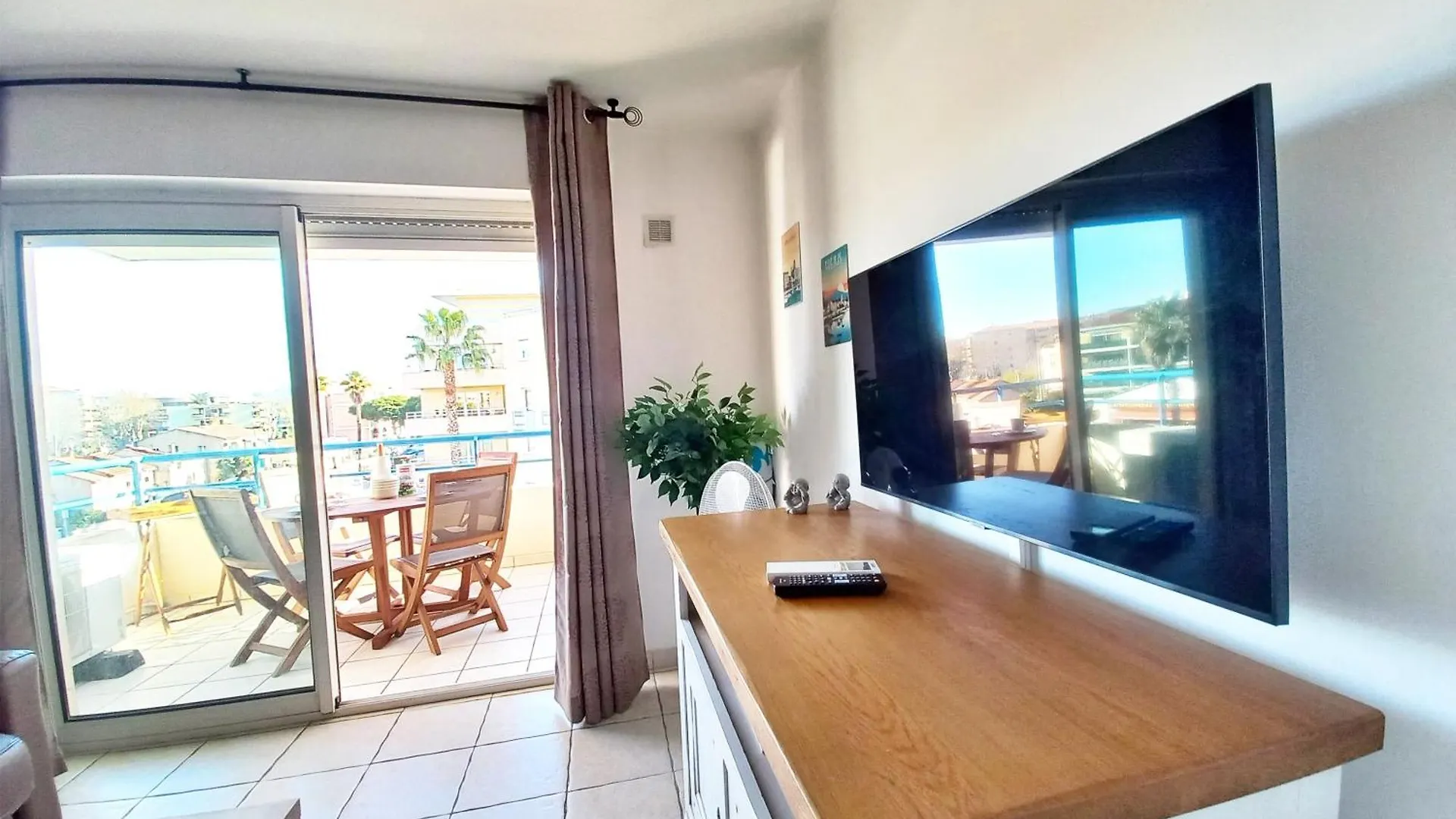 Caresse D'Azur - Classe 2 Etoiles Frejus Apartment