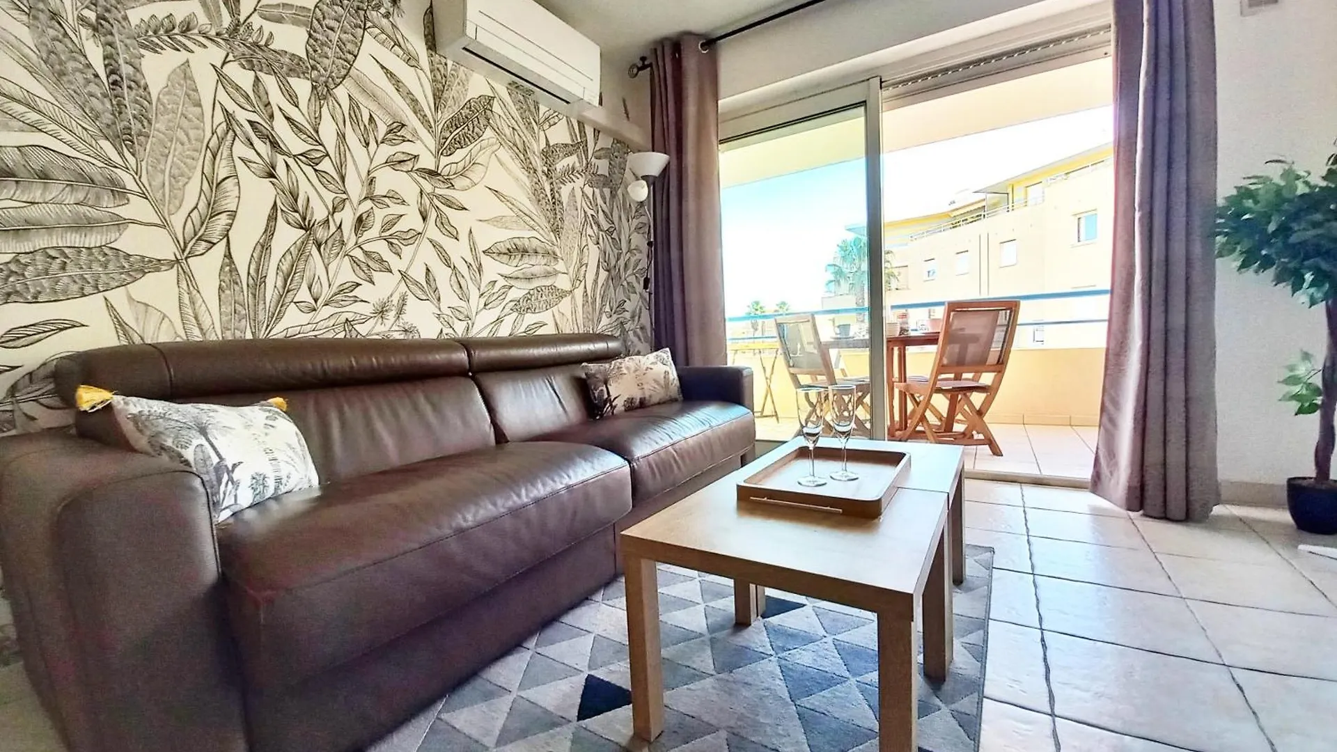 Apartment Caresse D'Azur - Classe 2 Etoiles Frejus
