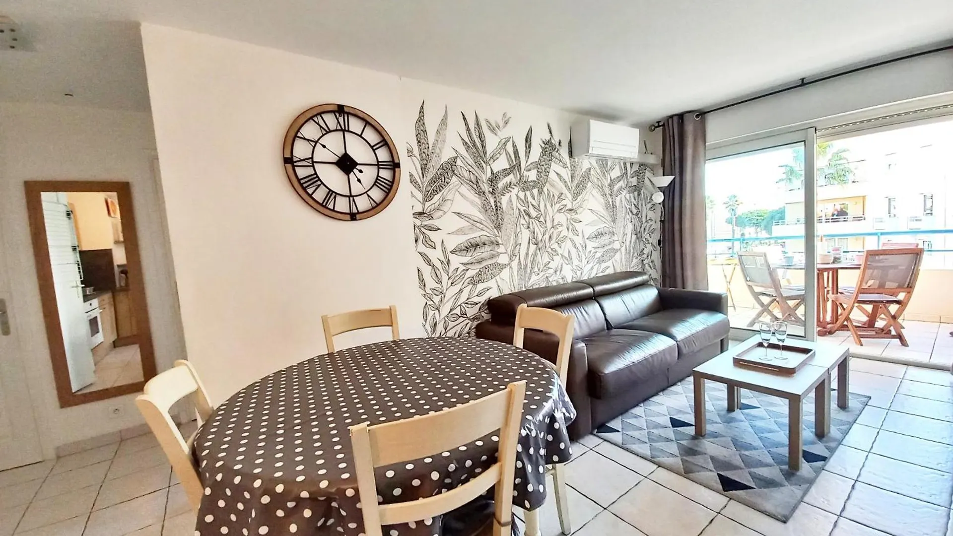 Caresse D'Azur - Classe 2 Etoiles Frejus France