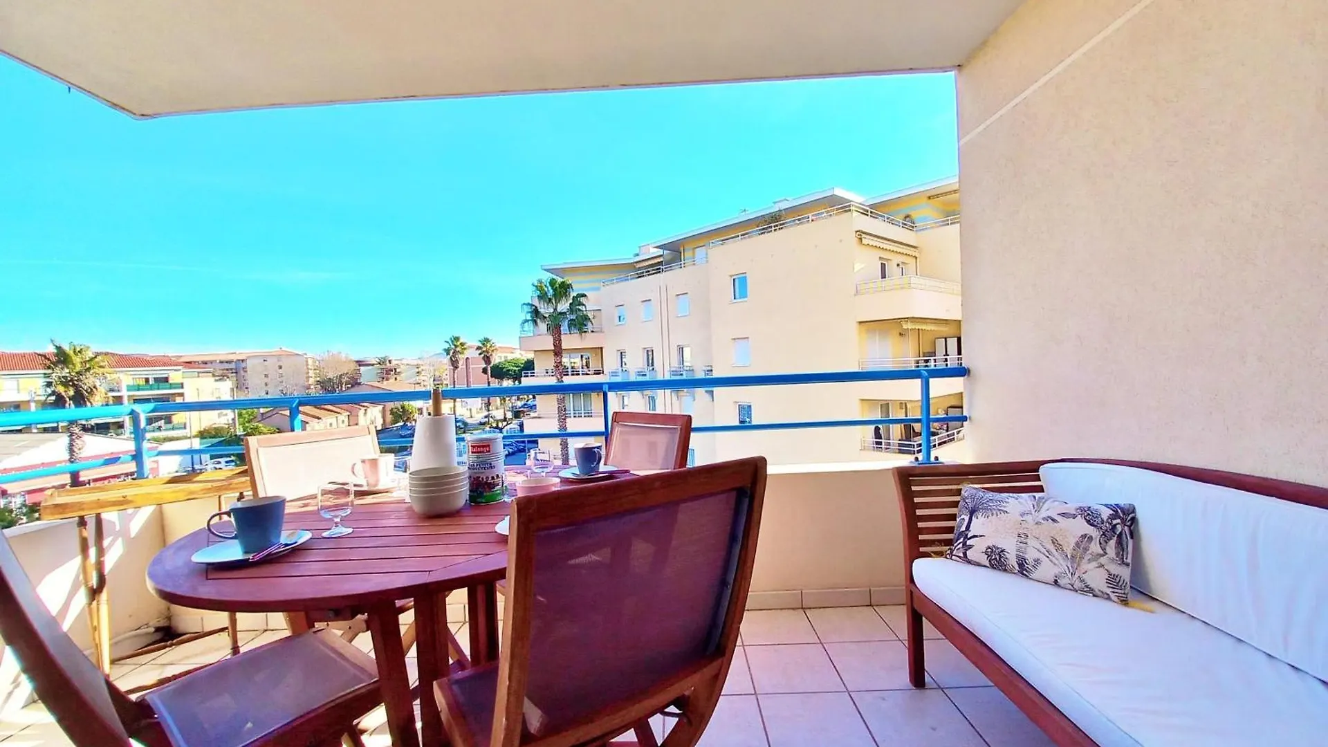 Caresse D'Azur - Classe 2 Etoiles Frejus Apartment