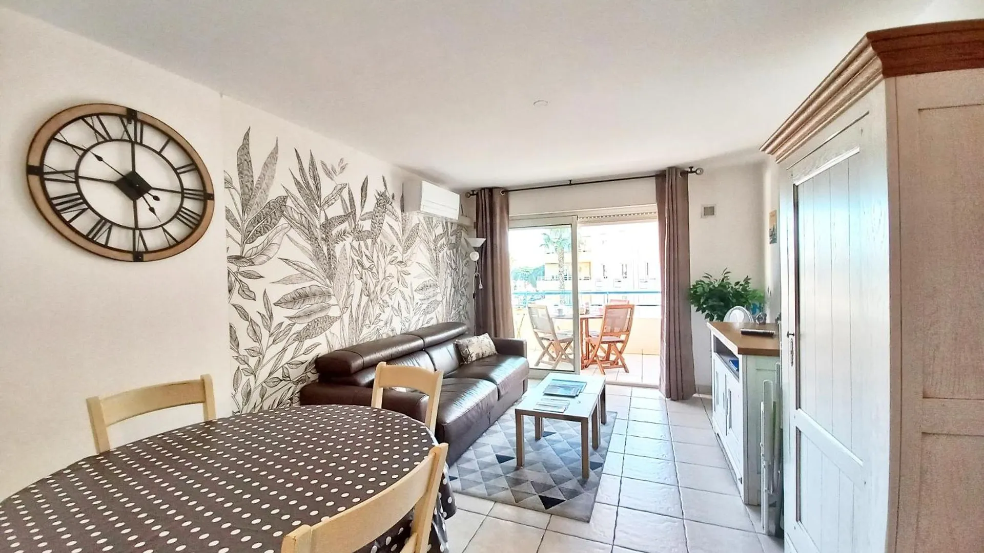 Caresse D'Azur - Classe 2 Etoiles Frejus Apartment