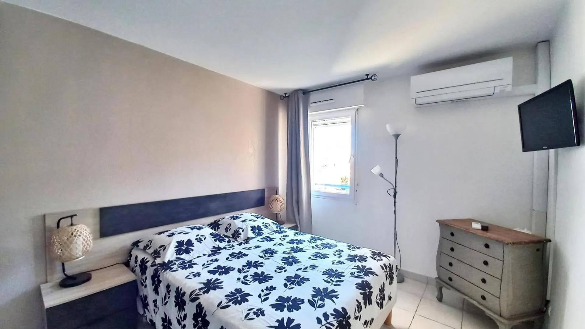 Apartment Caresse D'Azur - Classe 2 Etoiles Frejus France
