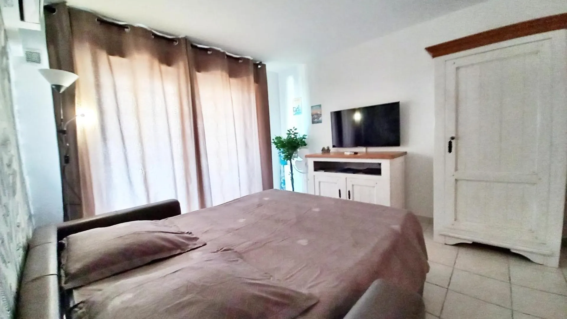 Caresse D'Azur - Classe 2 Etoiles Frejus France