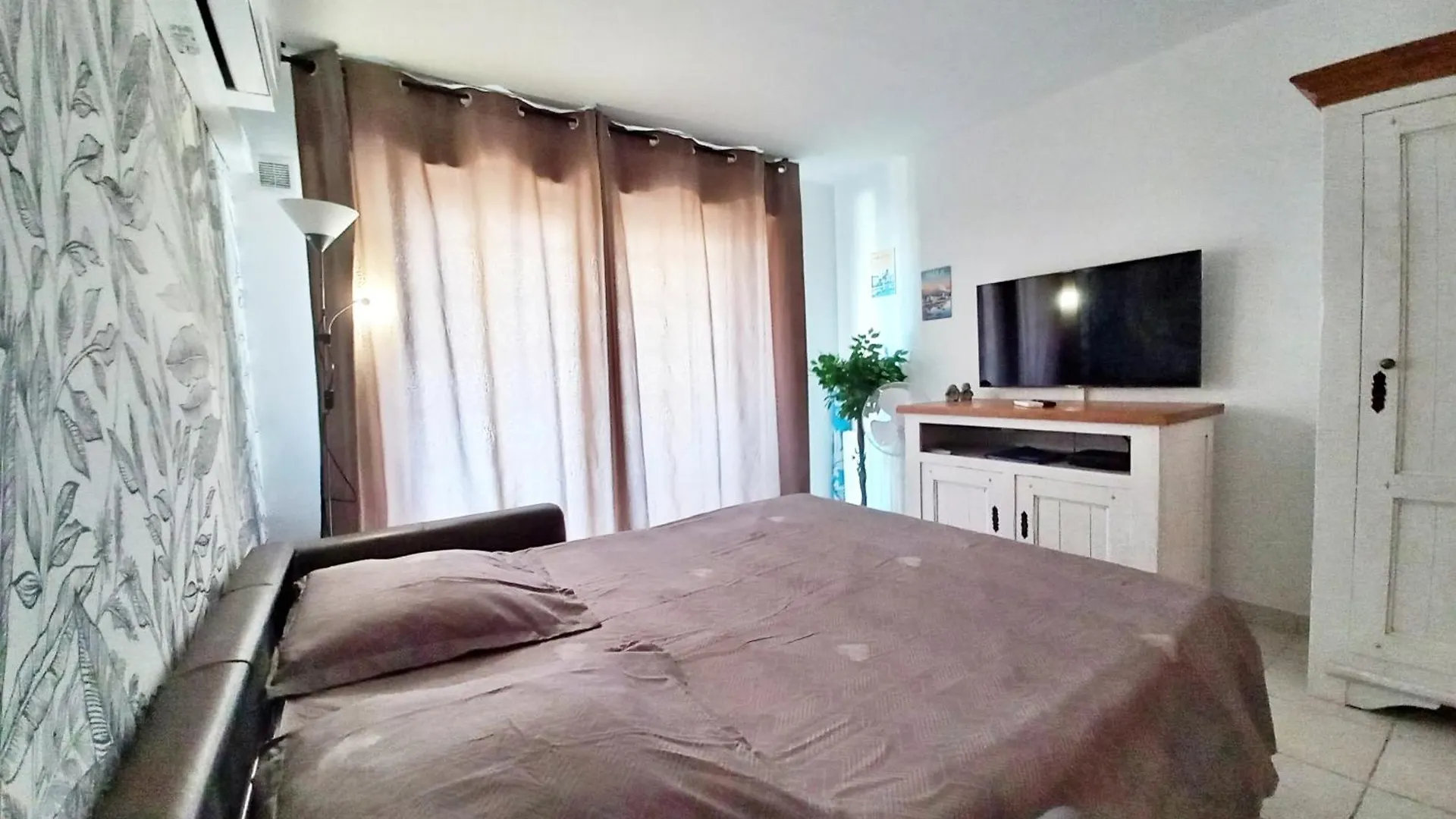 Caresse D'Azur - Classe 2 Etoiles Frejus